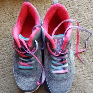 Gently used  Girls spectrun tennis shoes